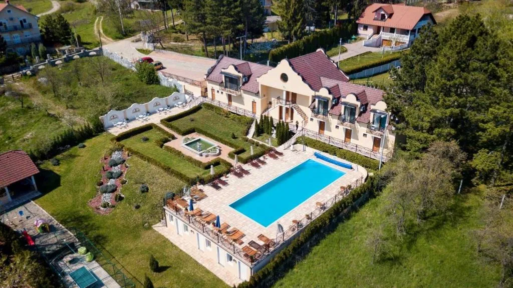 Bazen Sunčani Breg iz blizine